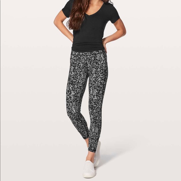 lululemon athletica Pants - Lululemon in movement tight 25” size 6